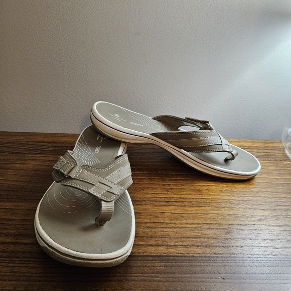 cloudsteppers by clarks flip flops
